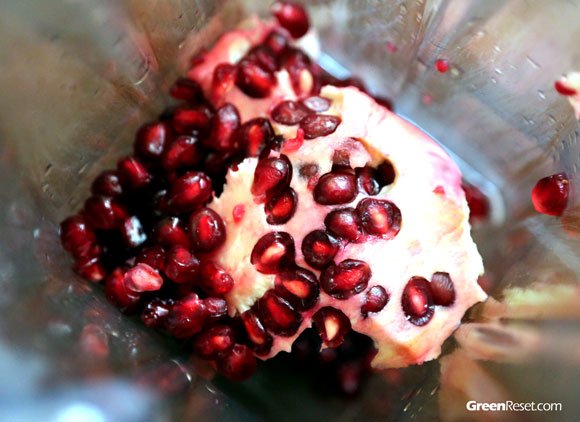 pomegranate-smoothie-vitamix